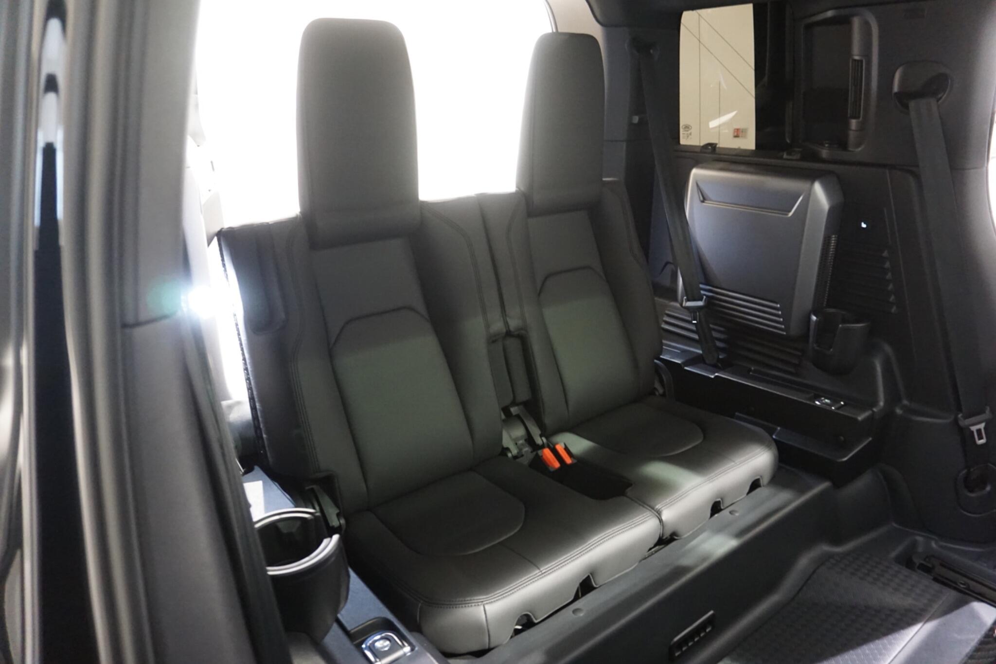 Land Rover Defender 110 3.0 D300 MHEV X-Dynamic HSE Auto 4WD Euro 6 (s/s) 5dr
